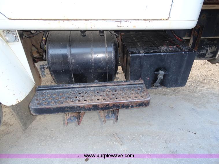 image for item A3259 1989 International 1954 flatbed truck