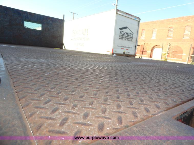 image for item A3259 1989 International 1954 flatbed truck