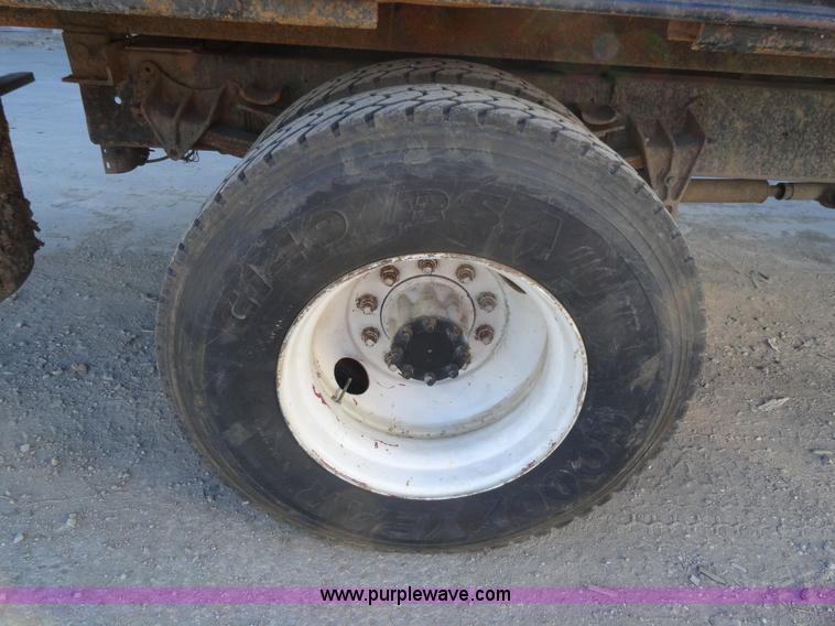 image for item A3259 1989 International 1954 flatbed truck