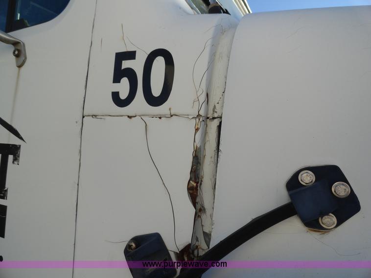 image for item A3259 1989 International 1954 flatbed truck