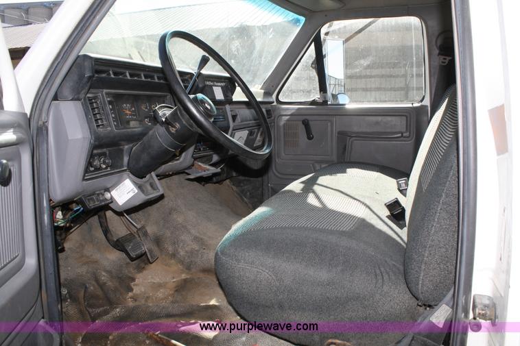 image for item A6535 1998 Ford F700 conveyor truck