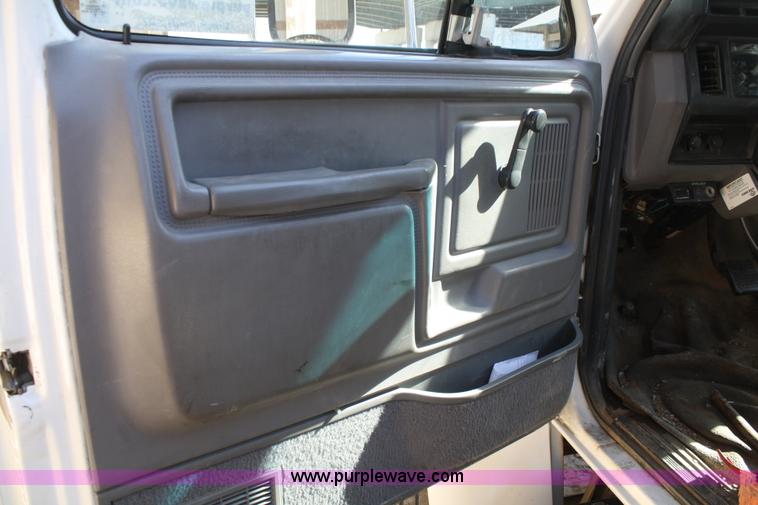 image for item A6535 1998 Ford F700 conveyor truck