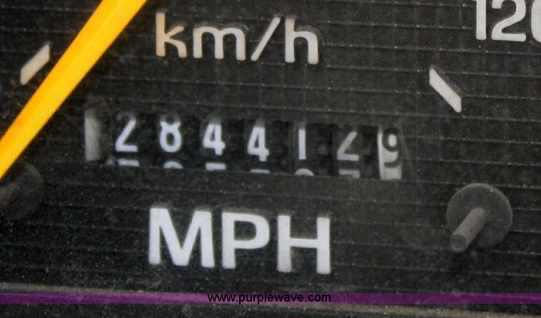 image for item A6535 1998 Ford F700 conveyor truck