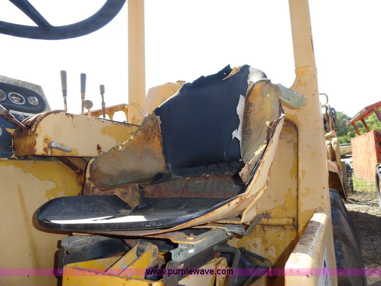 image for item A2385 1976 Caterpillar 613B paddle scraper