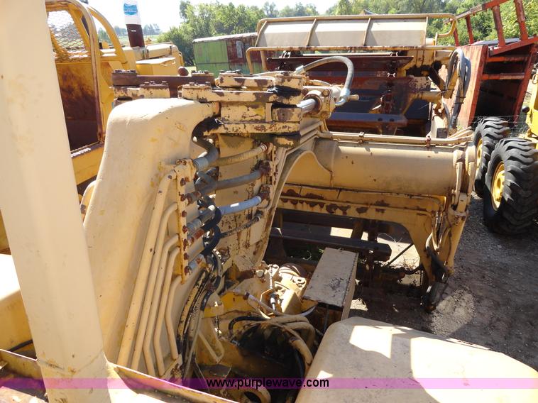 image for item A2385 1976 Caterpillar 613B paddle scraper