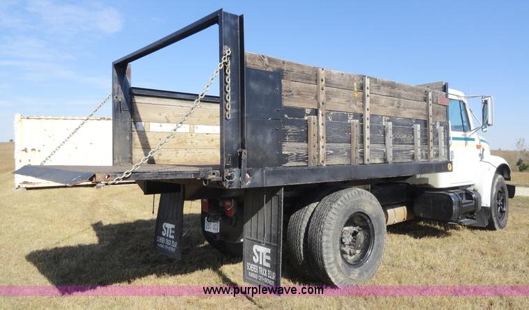 image for item A3241 1992 International 4600 4x2 dump truck