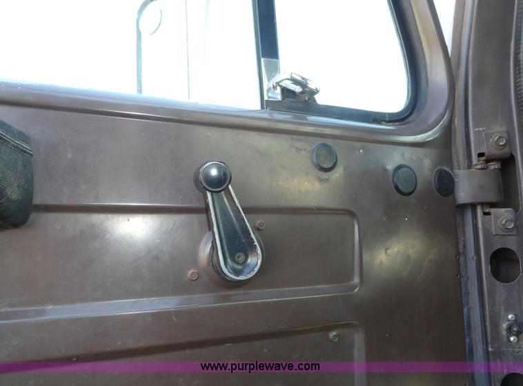 image for item A3241 1992 International 4600 4x2 dump truck