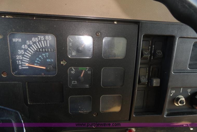 image for item A3241 1992 International 4600 4x2 dump truck