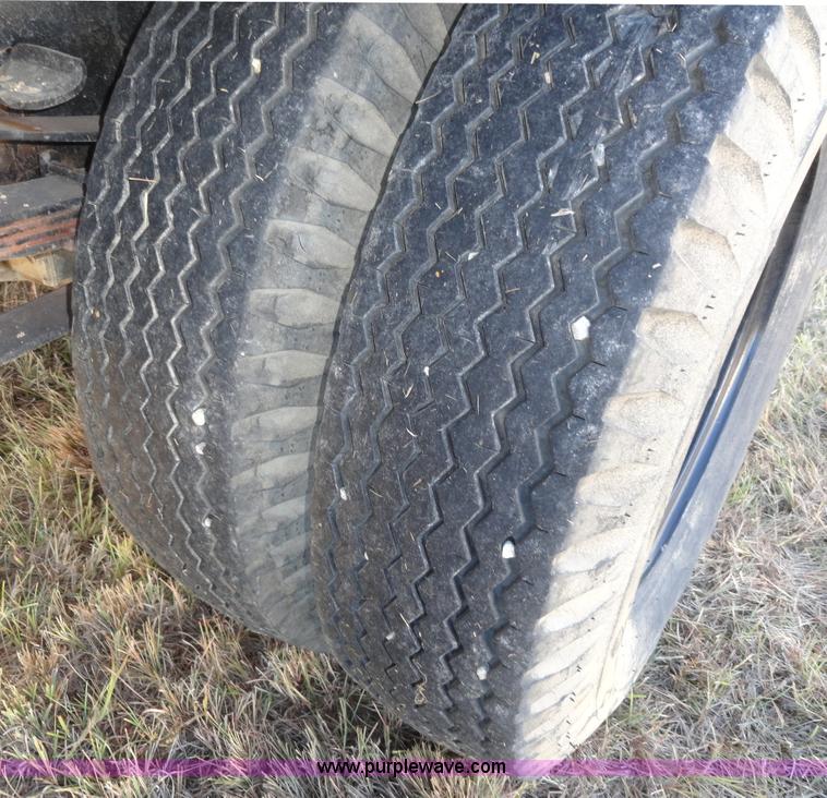 image for item A3241 1992 International 4600 4x2 dump truck