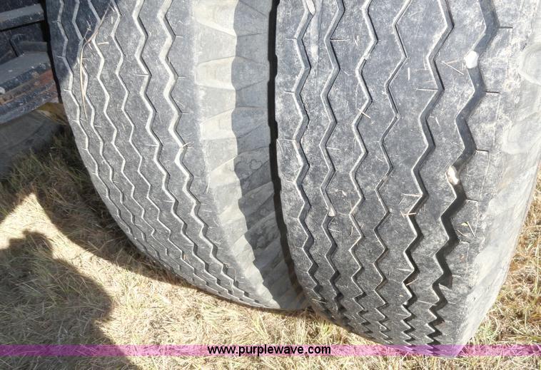 image for item A3241 1992 International 4600 4x2 dump truck