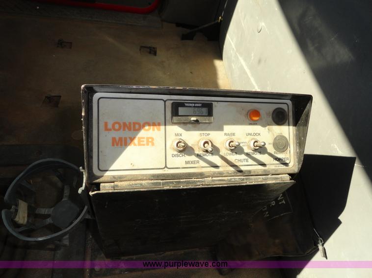 image for item A3255 1999 Sterling L8513 cement mixer truck