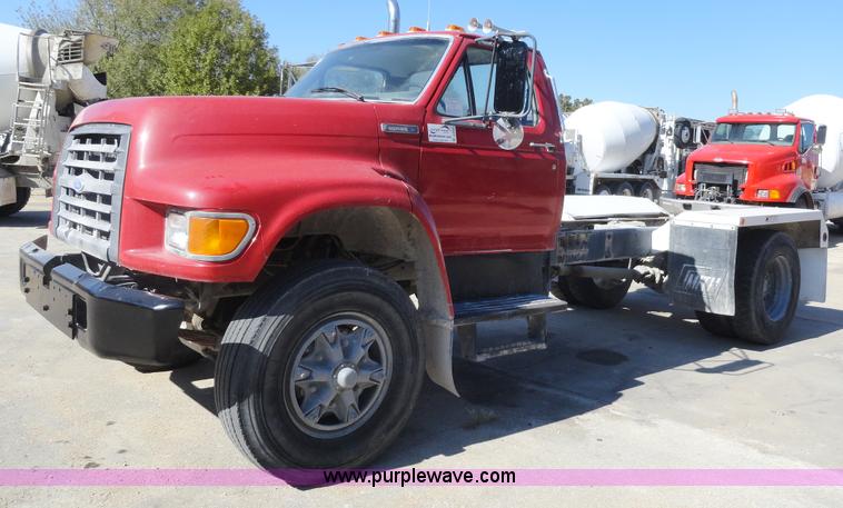 image for item A3256 1997 Ford F800 Super Duty truck