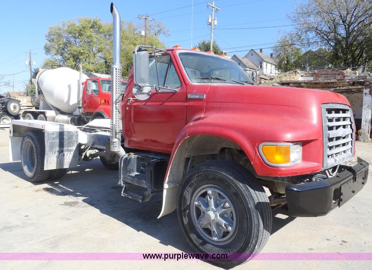 image for item A3256 1997 Ford F800 Super Duty truck