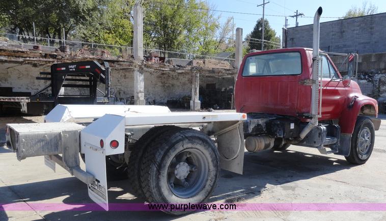 image for item A3256 1997 Ford F800 Super Duty truck