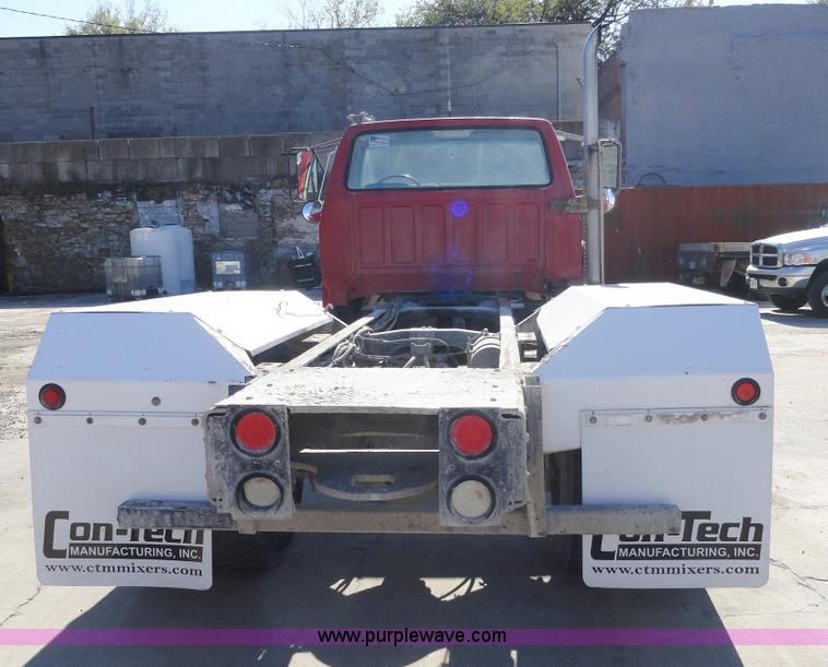 image for item A3256 1997 Ford F800 Super Duty truck