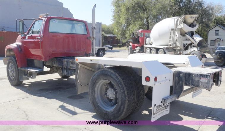 image for item A3256 1997 Ford F800 Super Duty truck