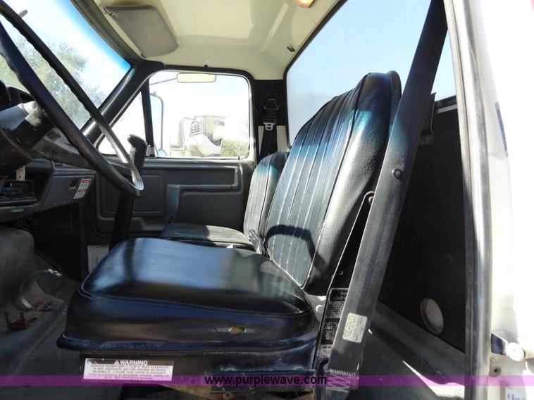 image for item A3256 1997 Ford F800 Super Duty truck