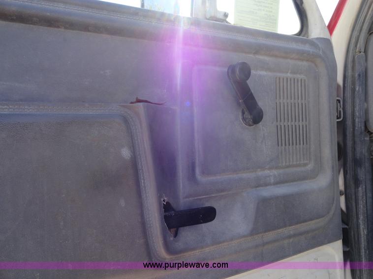 image for item A3256 1997 Ford F800 Super Duty truck