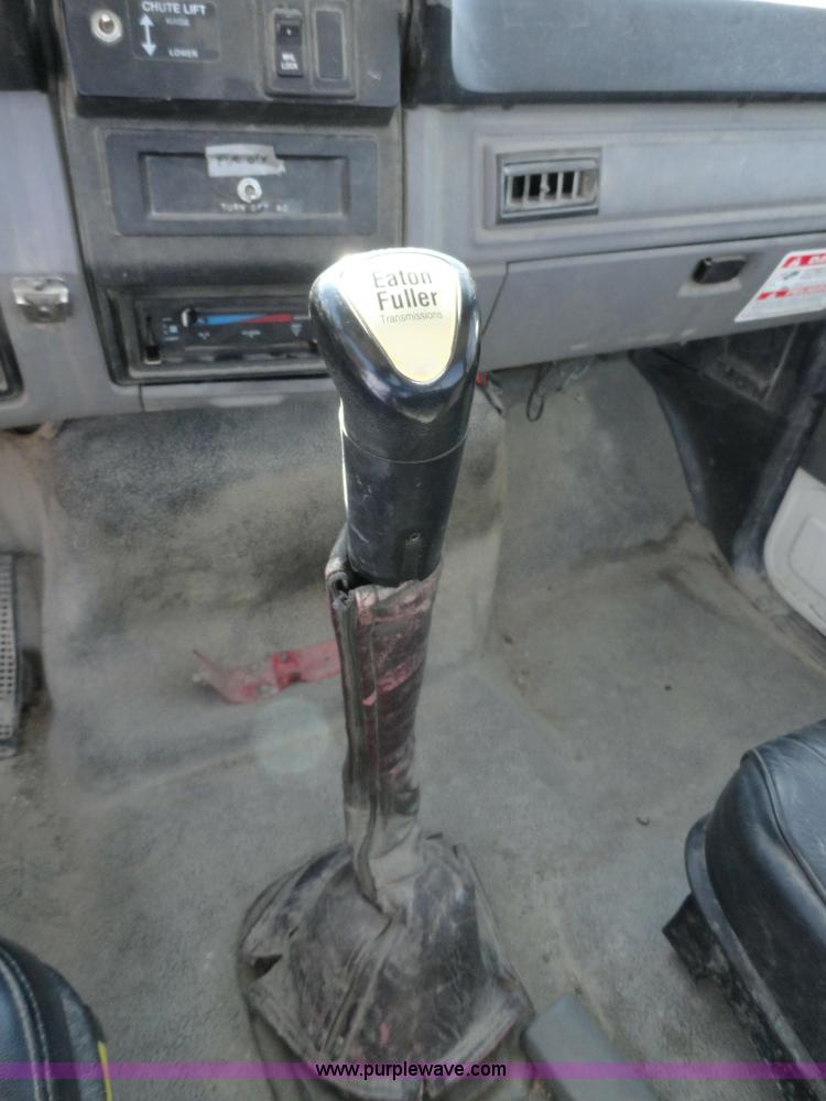 image for item A3256 1997 Ford F800 Super Duty truck