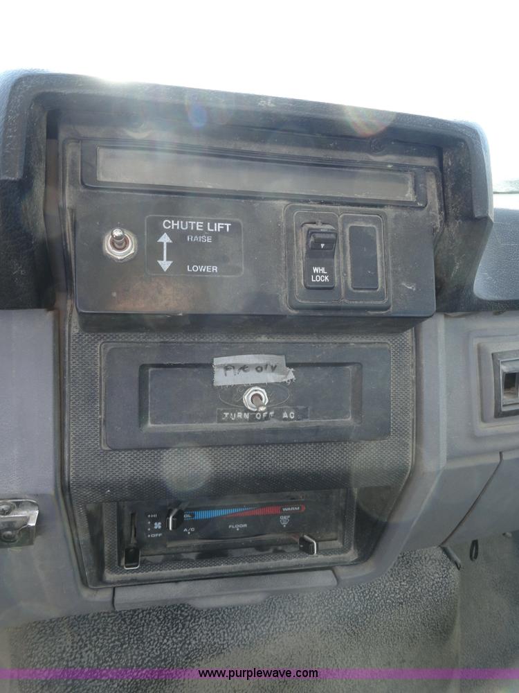 image for item A3256 1997 Ford F800 Super Duty truck