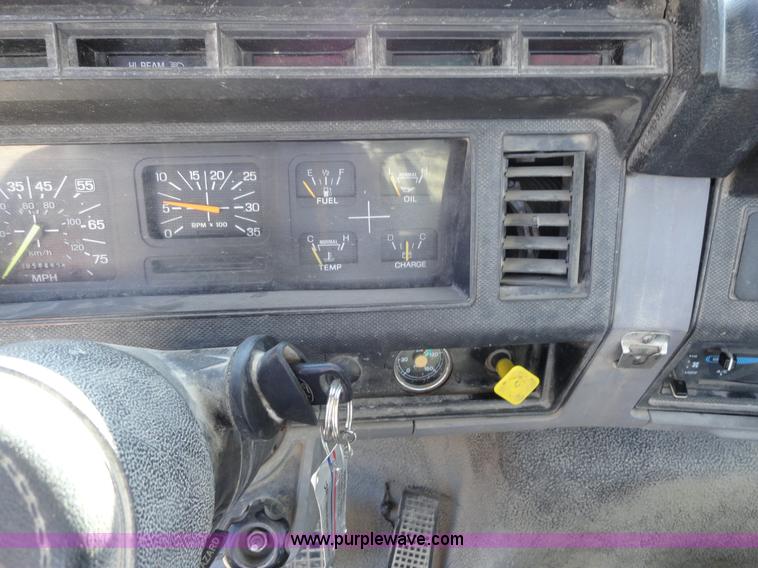 image for item A3256 1997 Ford F800 Super Duty truck