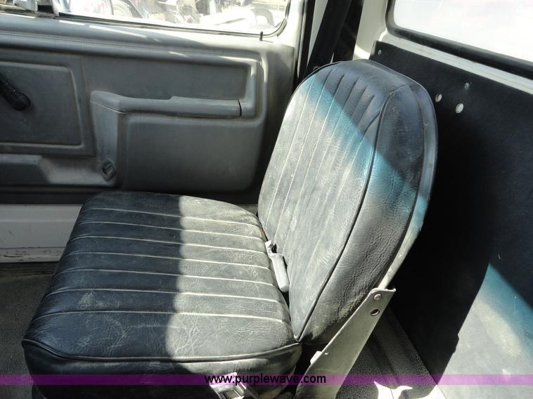 image for item A3256 1997 Ford F800 Super Duty truck