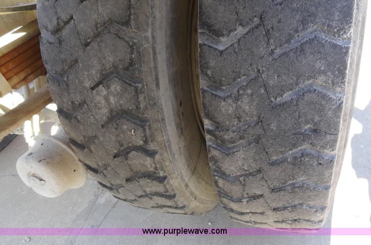 image for item A3256 1997 Ford F800 Super Duty truck