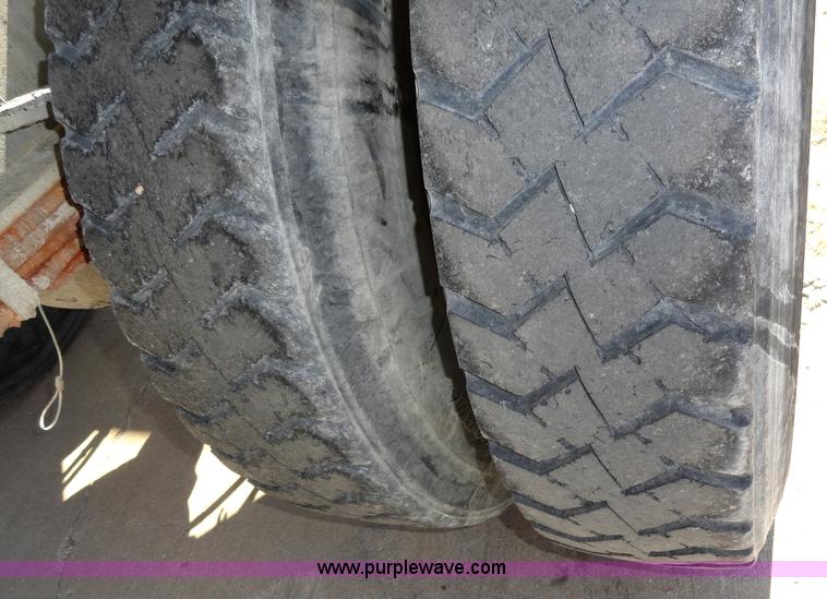 image for item A3256 1997 Ford F800 Super Duty truck