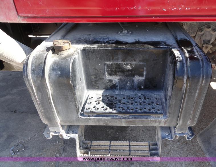 image for item A3256 1997 Ford F800 Super Duty truck