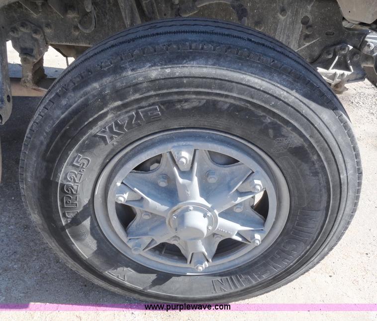 image for item A3256 1997 Ford F800 Super Duty truck