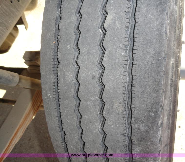 image for item A3256 1997 Ford F800 Super Duty truck