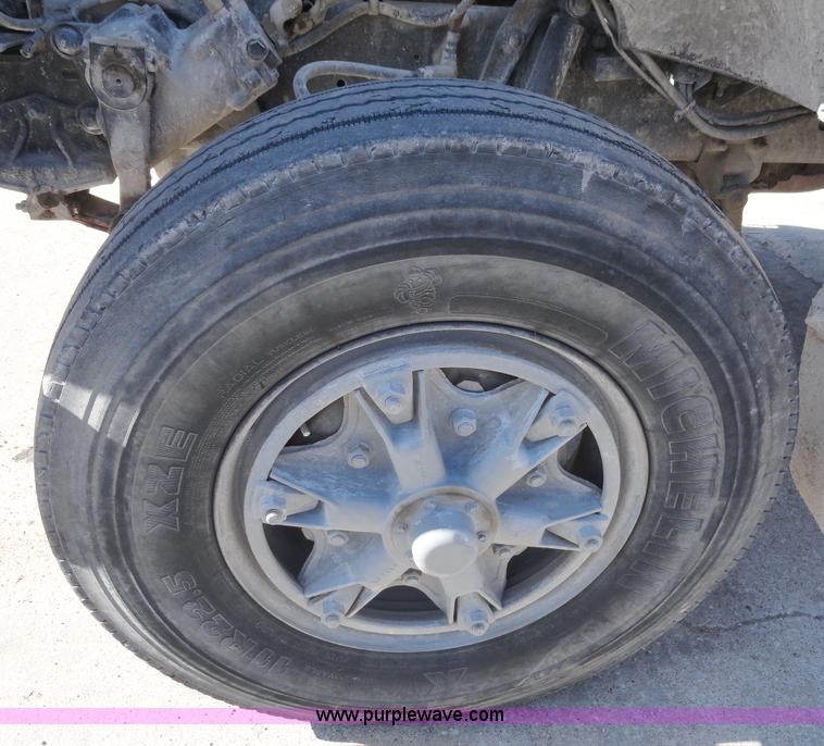 image for item A3256 1997 Ford F800 Super Duty truck