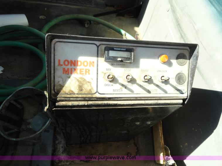 image for item A3257 1999 Sterling L8513 cement mixer truck