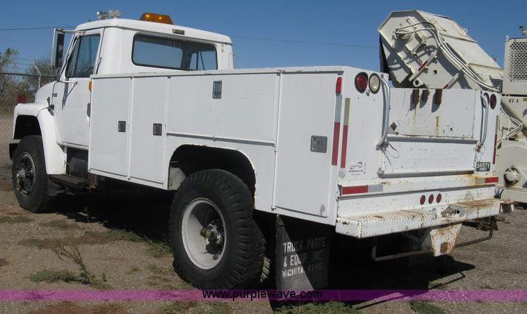 image for item A4392 1982 International 1954 service truck
