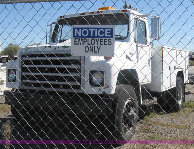 image for item A4392 1982 International 1954 service truck