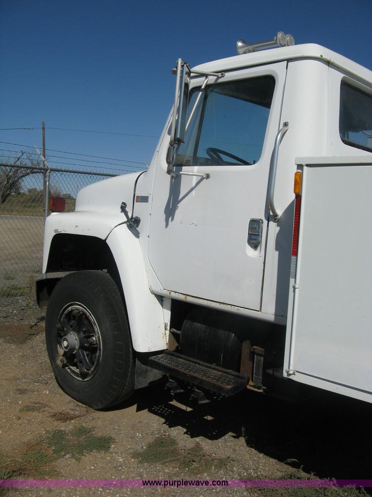 image for item A4392 1982 International 1954 service truck