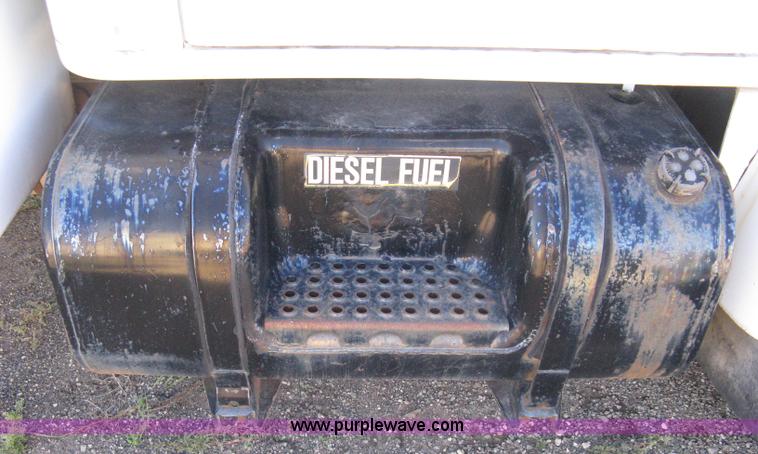 image for item A4392 1982 International 1954 service truck