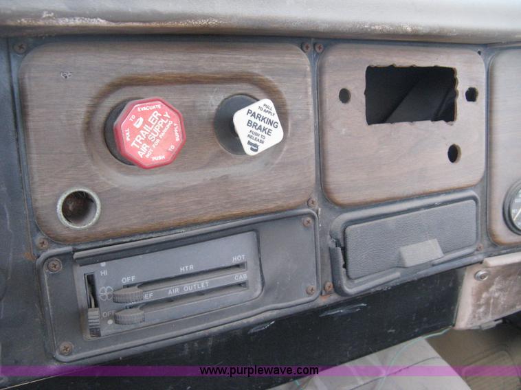 image for item A4392 1982 International 1954 service truck