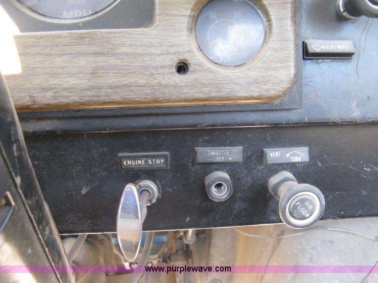 image for item A4392 1982 International 1954 service truck