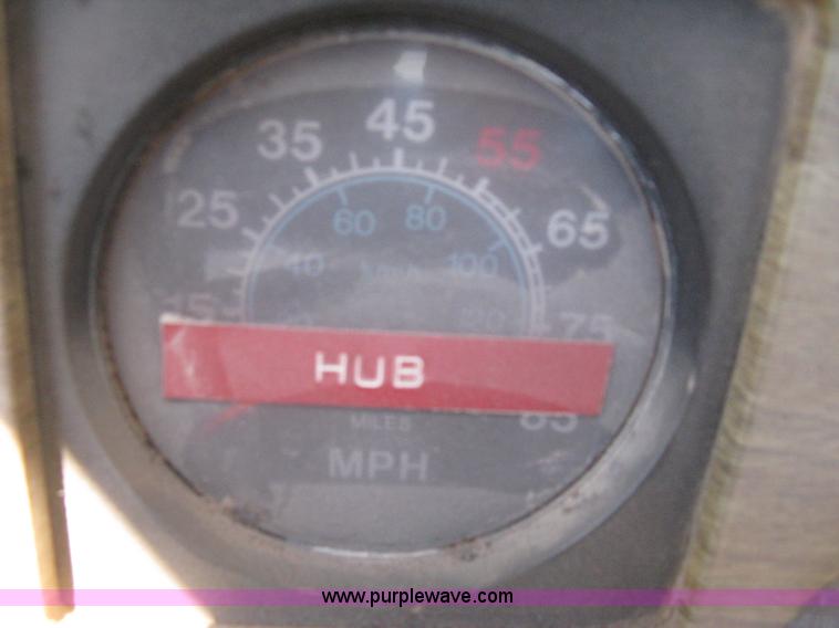 image for item A4392 1982 International 1954 service truck