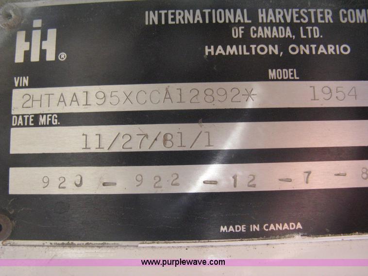 image for item A4392 1982 International 1954 service truck