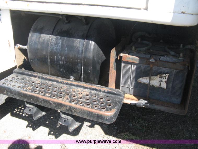 image for item A4392 1982 International 1954 service truck