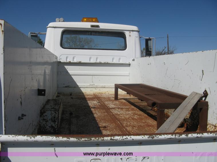 image for item A4392 1982 International 1954 service truck