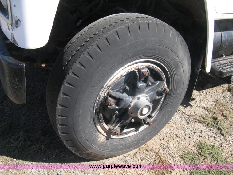 image for item A4392 1982 International 1954 service truck