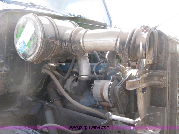 image for item A4392 1982 International 1954 service truck