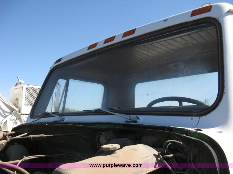 image for item A4392 1982 International 1954 service truck