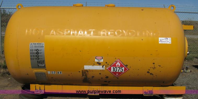 image for item A4396 1999 Trinity Industries industrial propane tank