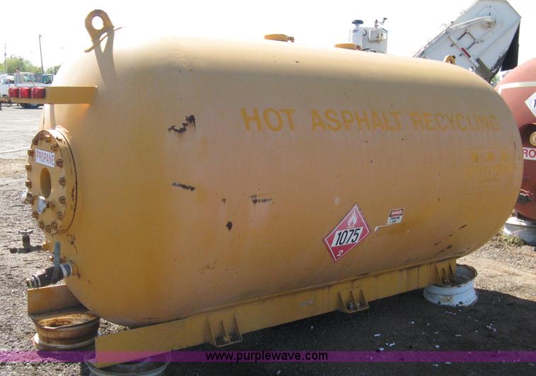 image for item A4396 1999 Trinity Industries industrial propane tank