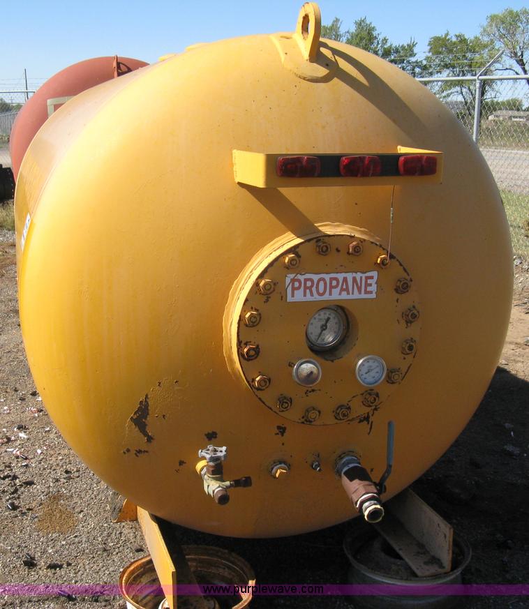 image for item A4396 1999 Trinity Industries industrial propane tank
