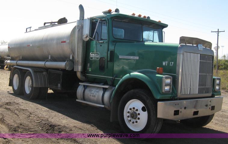 image for item A4397 1985 International F9370 water tanker semi truck